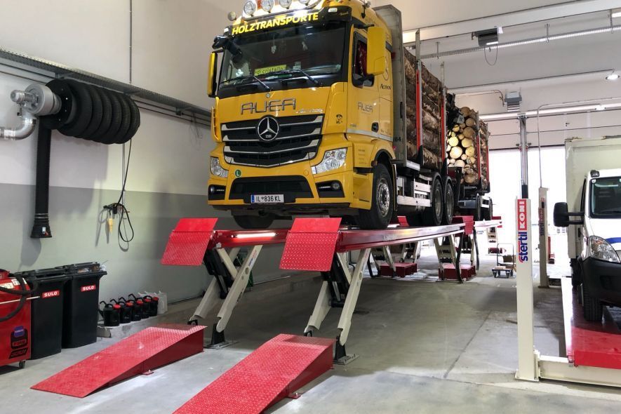 Stertil-Koni mobile columns and platform vehicle lift  Stertil-Koni mobile columns and platform vehicle lift