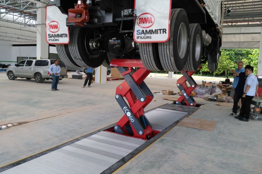 Stertil-Koni mobile columns and platform vehicle lift  Stertil-Koni mobile columns and platform vehicle lift