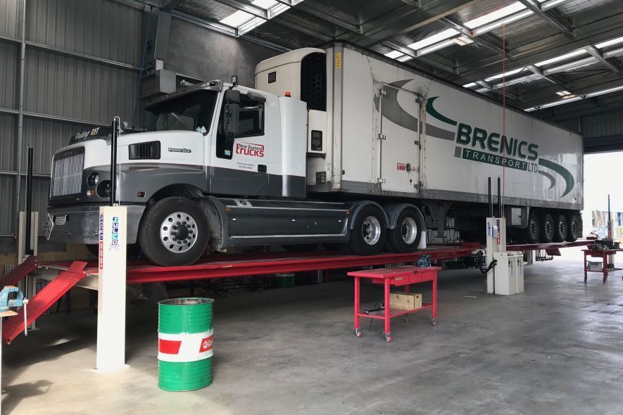 Stertil-Koni mobile columns and platform vehicle lift  Stertil-Koni mobile columns and platform vehicle lift