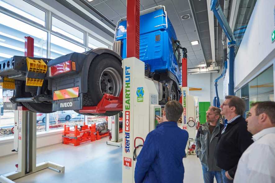 Stertil-Koni mobile columns and platform vehicle lift  Stertil-Koni mobile columns and platform vehicle lift